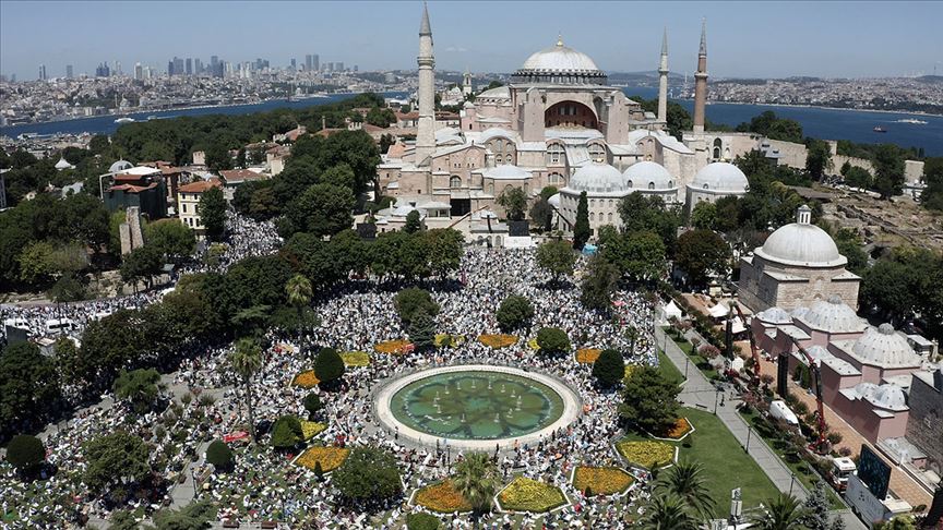 Ayasofya-i Kebir Cami-i Şerifi'ndeki İlk Cuma Namazı Dünya Basınında Yankı Buldu