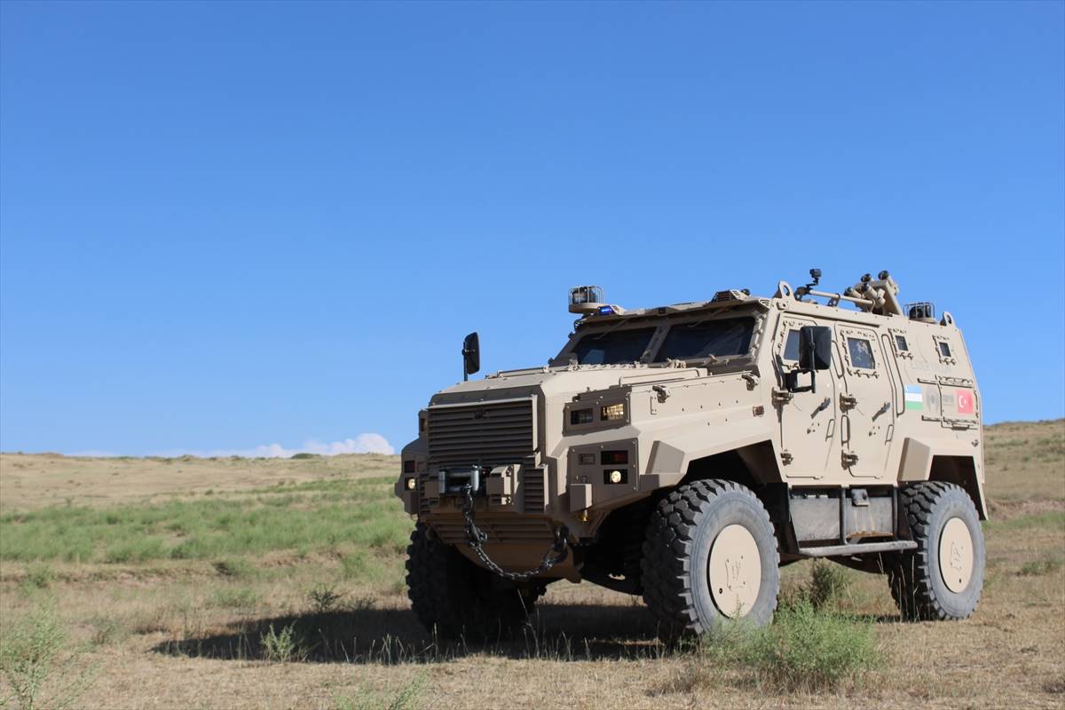 Özbekistan'dan dev askeri tatbikat: Ejder Yalçın'da sahada