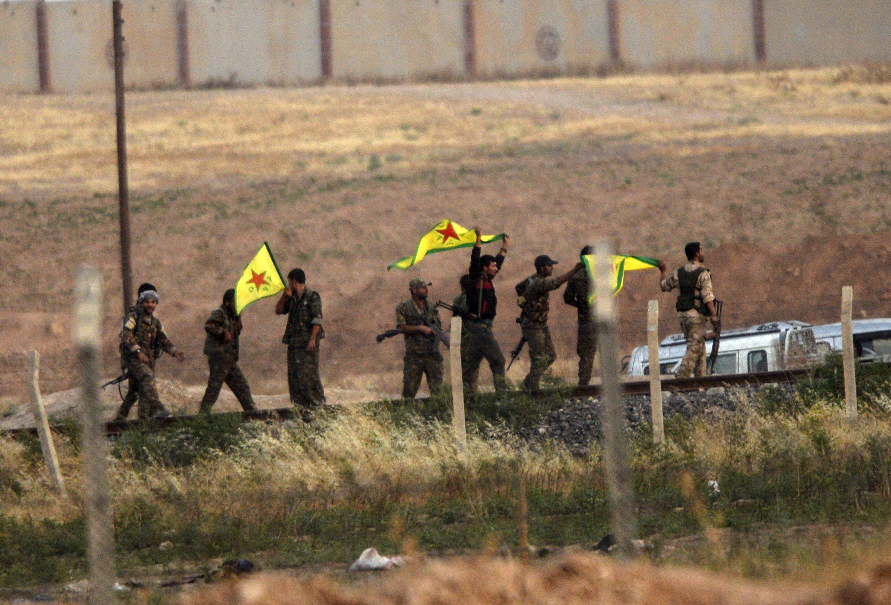 YPG Menbiç'i tamamen boşalttı